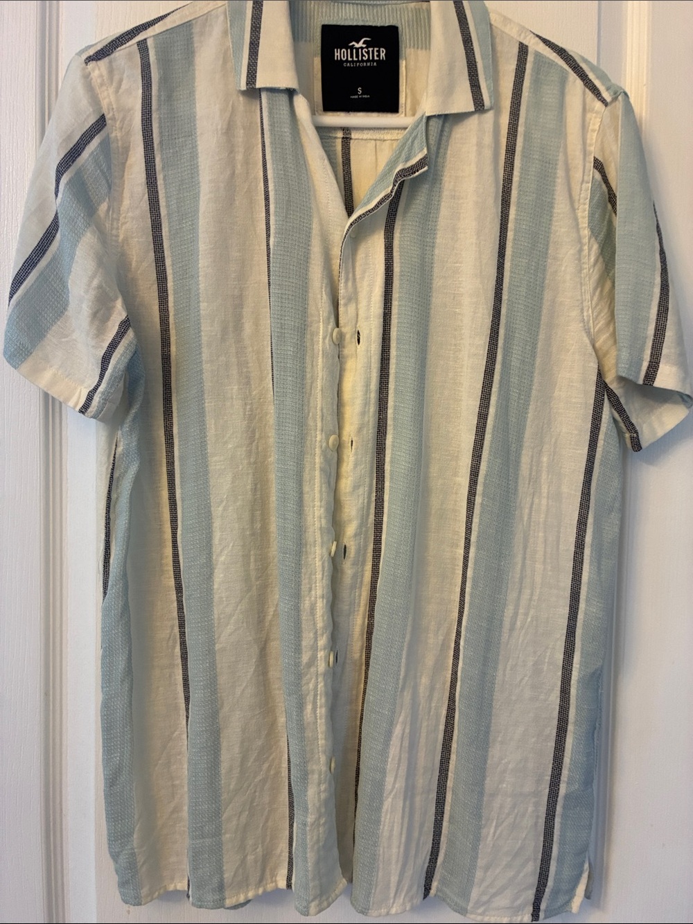 Hollister Men's Light Blue & White Striped Short-Sleeve Shirt